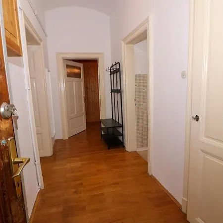 Altbauwohnung *